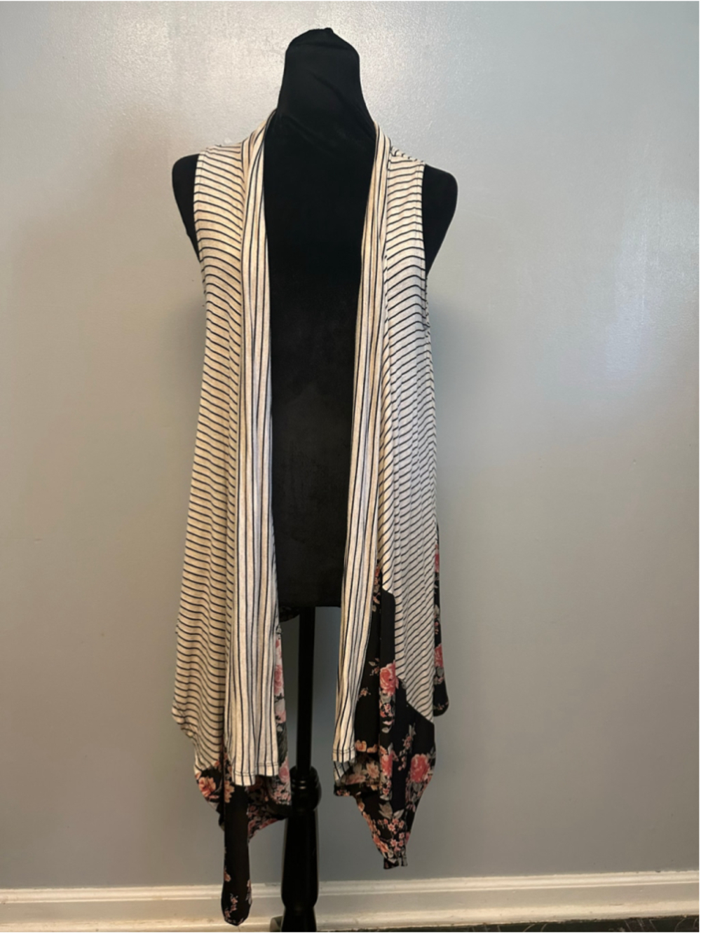 Honeyme Striped Floral Cardigan Vest Size Medium Beige Black Asymmetrical